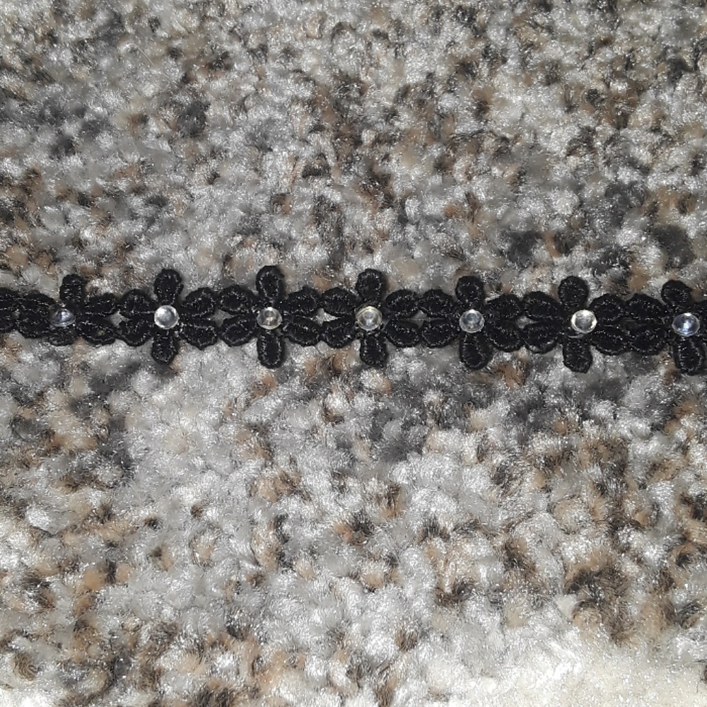 Choker - Picture 2 of 2
